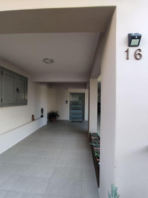 Modern Apartment Near Airport, Port & Beach Nea Alikarnassos エクステリア 写真